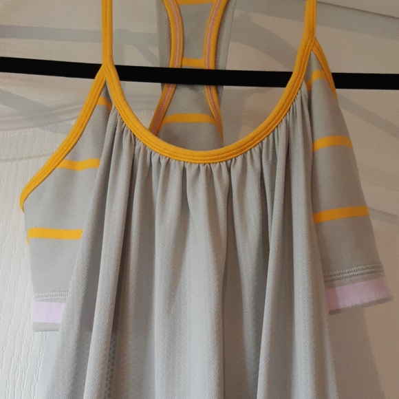 Lululemon workout top grey & yellow - Picture 2 of 6